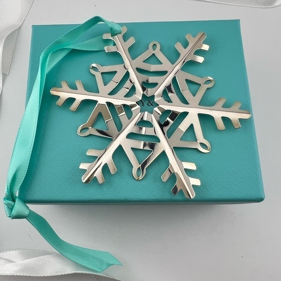 RARE Tiffany & Co. Sterling Silver Snowflake Holiday Tree Ornament - Picture 6 of 7